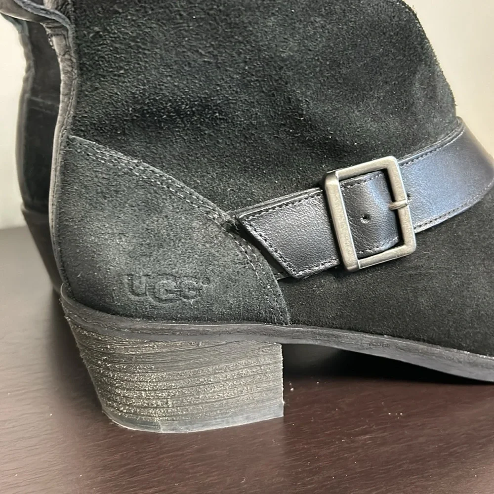 UGG Australia Wright Belted Black Leather Womens Ankle Boots Sz 8.5 Suede Shoes